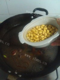好吃不腻的黄豆焖猪蹄做法图解13)
