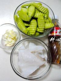 美味芥蓝头炒鲜鱿做法图解2)