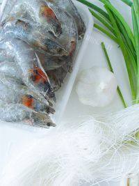美味的蒜蓉粉丝虾—夏日清蒸做法图解1)