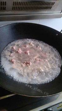 美味的土豆焖排骨做法图解4)