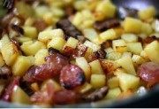 美味的腊味土豆饭做法图解5)