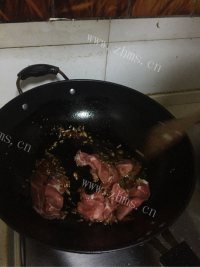 超级好吃的耗香上海青炒肥牛卷做法图解5)