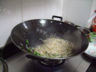 简易版素炒黄豆芽做法图解6)
