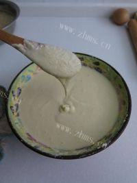 自制早餐韭菜鸡蛋豆渣饼做法图解3)