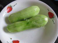 家常菜黄瓜拌拉皮做法图解2)