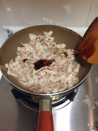 美味的双椒炒肉片做法图解4)