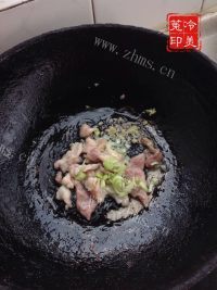 家常菜茭白炒肉做法图解6)