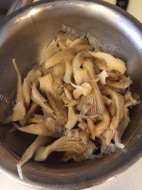 家常菜蘑菇炒肉做法图解1)