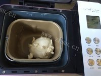 可口的卡仕达蜜豆包做法图解3)