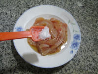 风味泡菜炒鸡柳做法图解3)