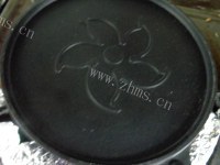特色的黑米粉蛋卷做法图解8)