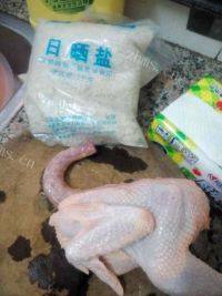美味的客家盐焗鸡做法图解1)
