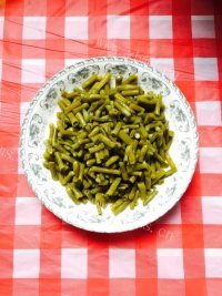 家常菜酸豆角炒鸡胗做法图解2)