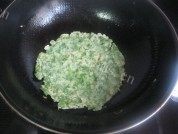 自己做的芹菜叶蛋饼做法图解5)