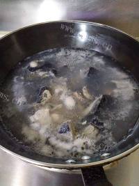 自制肉苁蓉红枣乌鸡汤做法图解3)