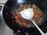 家常菜青红椒炒猪肝做法图解8)