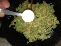 口感好的苦瓜煎蛋做法图解7)