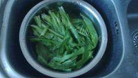 家常菜蒜蓉油麦菜做法图解3)