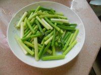 「首发」蒜苔炒肉丝做法图解2)
