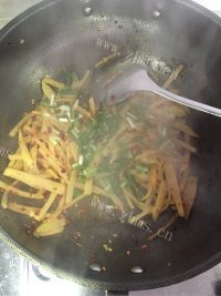 好吃的酸辣土豆丝儿做法图解6)