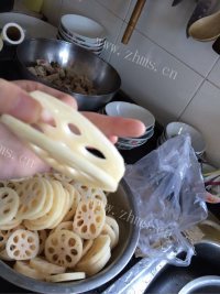 美味的藕饼做法图解1)