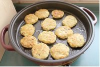 美味的萝卜丝豆腐玉米面肉饼做法图解15)