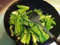 超级简单的豆豉鲮鱼油麦菜做法图解6)