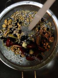 美味的杂粮营养果仁做法图解4)