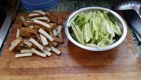 家常菜香芹炒豆干做法图解1)