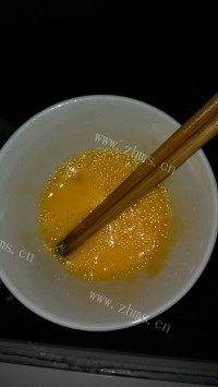 香辣美味的包菜蛋炒细面做法图解4)