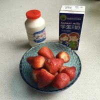 妈妈最爱的草莓奶昔做法图解1)
