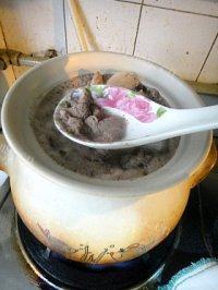 家常菜茶树菇骨头汤做法图解7)
