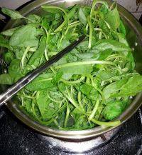 美味的苋菜皮蛋汤做法图解3)