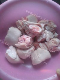 好吃不腻的黄豆焖猪蹄做法图解2)