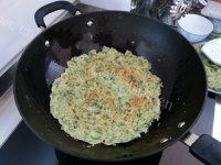 自制芹菜叶鸡蛋饼
