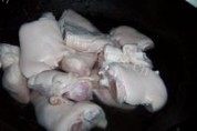 美味的酱烧猪蹄做法图解1)