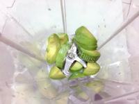 油而不腻的牛油果奶昔做法图解4)