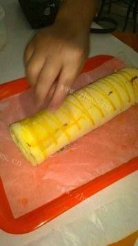 椰蓉奶油蛋糕卷做法图解9)