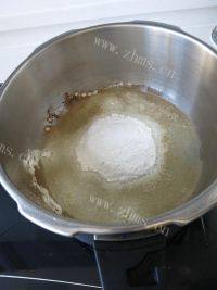 自制棉花蛋糕做法图解6)