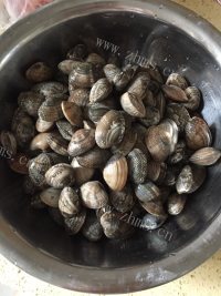 健康的水煮花蛤做法图解1)