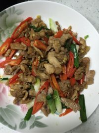 美味的香干炒肉做法图解2)
