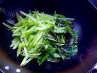咸甜适中的清炒莴笋丝做法图解5)