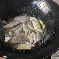 唇齿留香的红烧带鱼做法图解2)