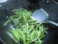 下酒菜腰果西芹做法图解8)