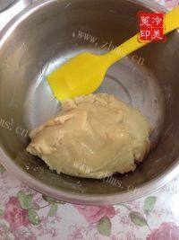 自制广式绿豆沙月饼做法图解5)