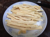 香气浓郁的腐竹拌鸡丝做法图解3)