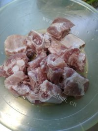 莲藕排骨汤做法图解1)