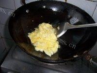 「DIY美食」蒜苗炒鸡蛋做法图解4)