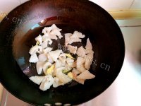 香辣毛豆红椒鱿鱼做法图解3)
