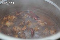 自制土豆烧牛腩做法图解8)